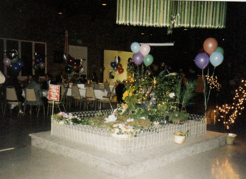 05 - 1994 altar in the middle